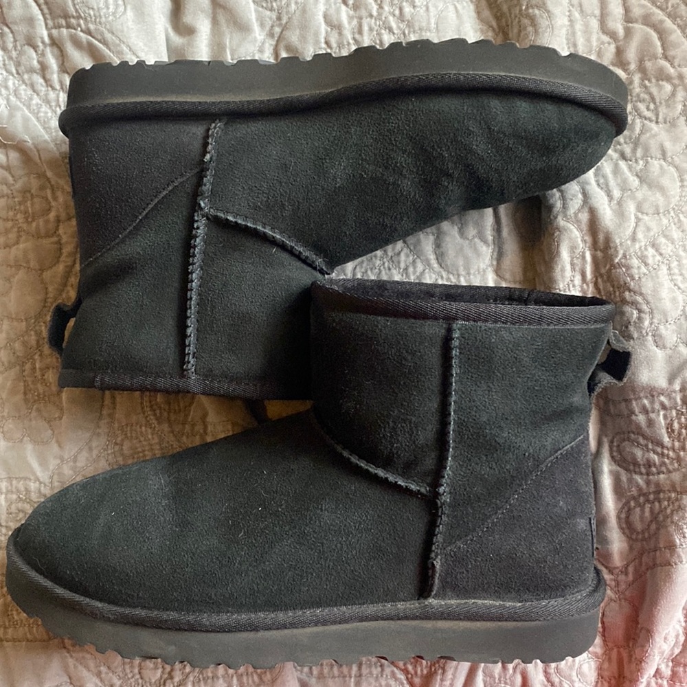Black Ugg Minis